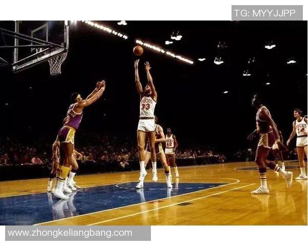 阿迪达斯11号足球明星的辉煌历程与传奇瞬间回顾